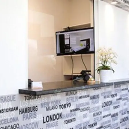 מלון Sevendays And Boardinghouse 3*