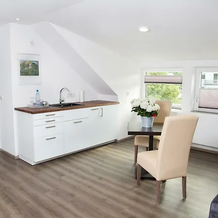 מלון Sevendays And Boardinghouse 3*